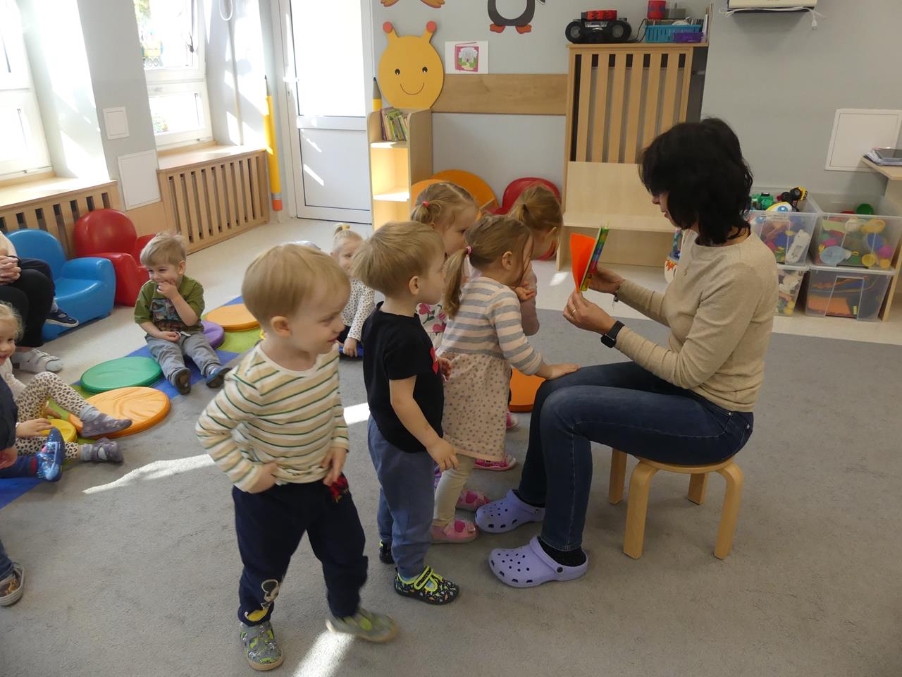 Ciocia Agnieszka czyta książkę